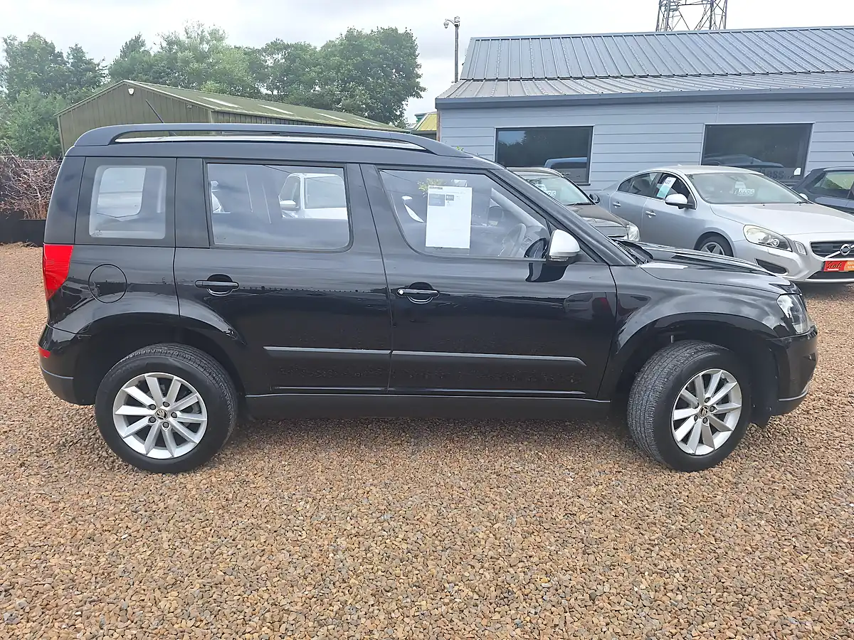 Used 2015 Skoda Yeti S Outdoor Black - Interior and Exterior details 16