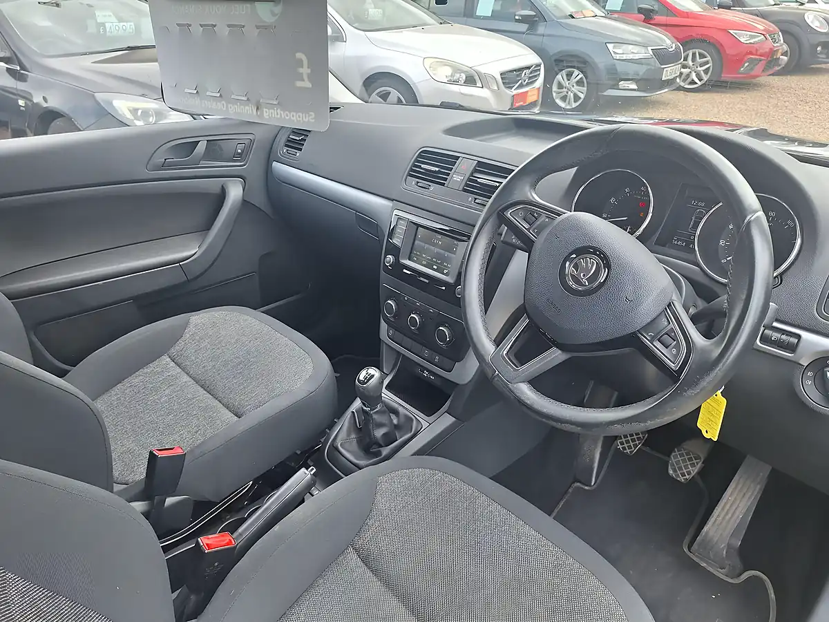 Used 2015 Skoda Yeti S Outdoor Black - Interior and Exterior details 17