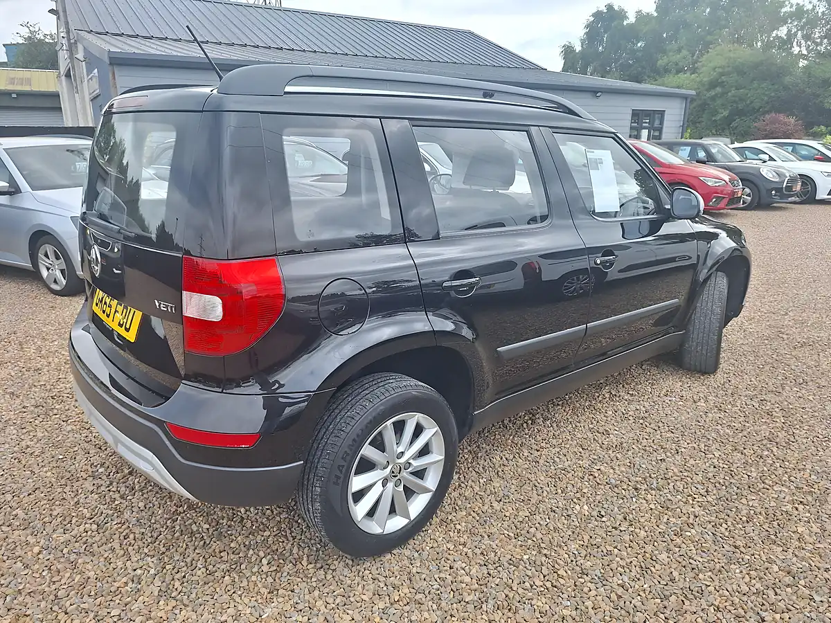 Used 2015 Skoda Yeti S Outdoor Black - Interior and Exterior details 18