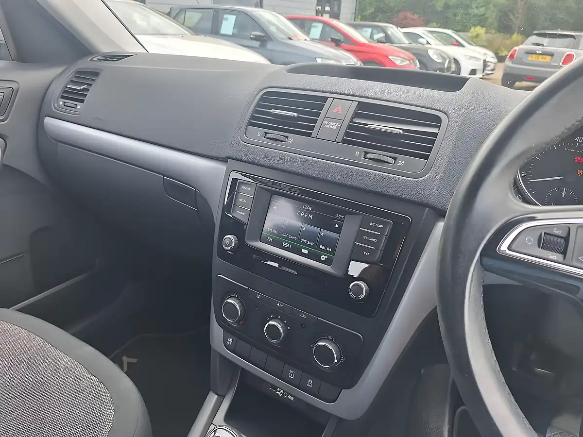 Used 2015 Skoda Yeti S Outdoor Black - Interior and Exterior details 19