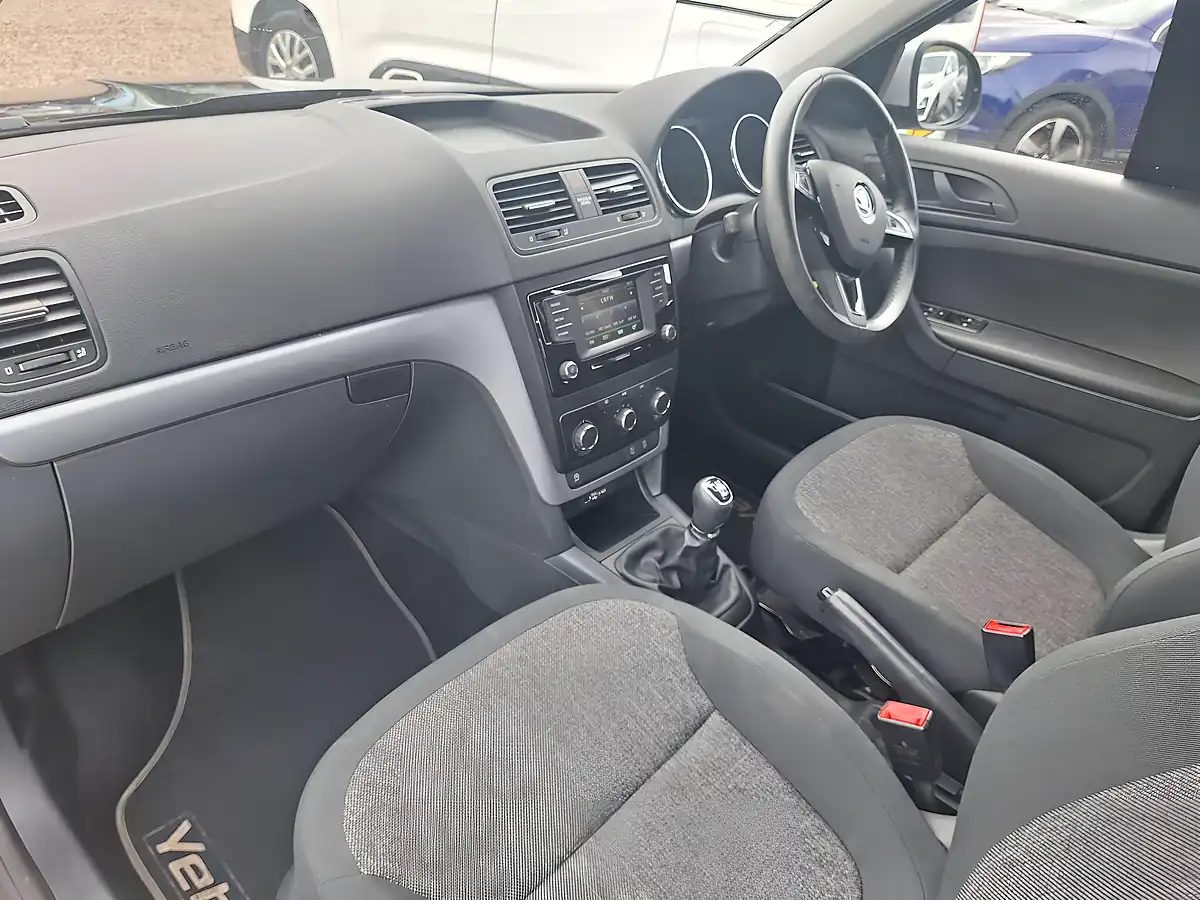 Used 2015 Skoda Yeti S Outdoor Black - Interior and Exterior details 2