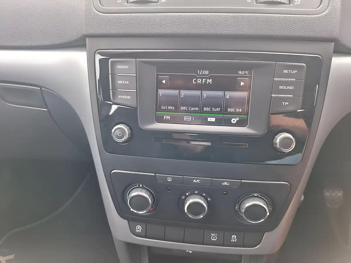 Used 2015 Skoda Yeti S Outdoor Black - Interior and Exterior details 20