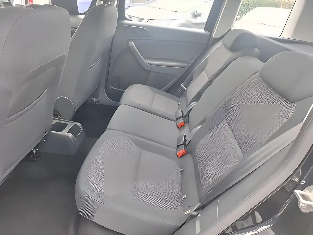 Used 2015 Skoda Yeti S Outdoor Black - Interior and Exterior details 4