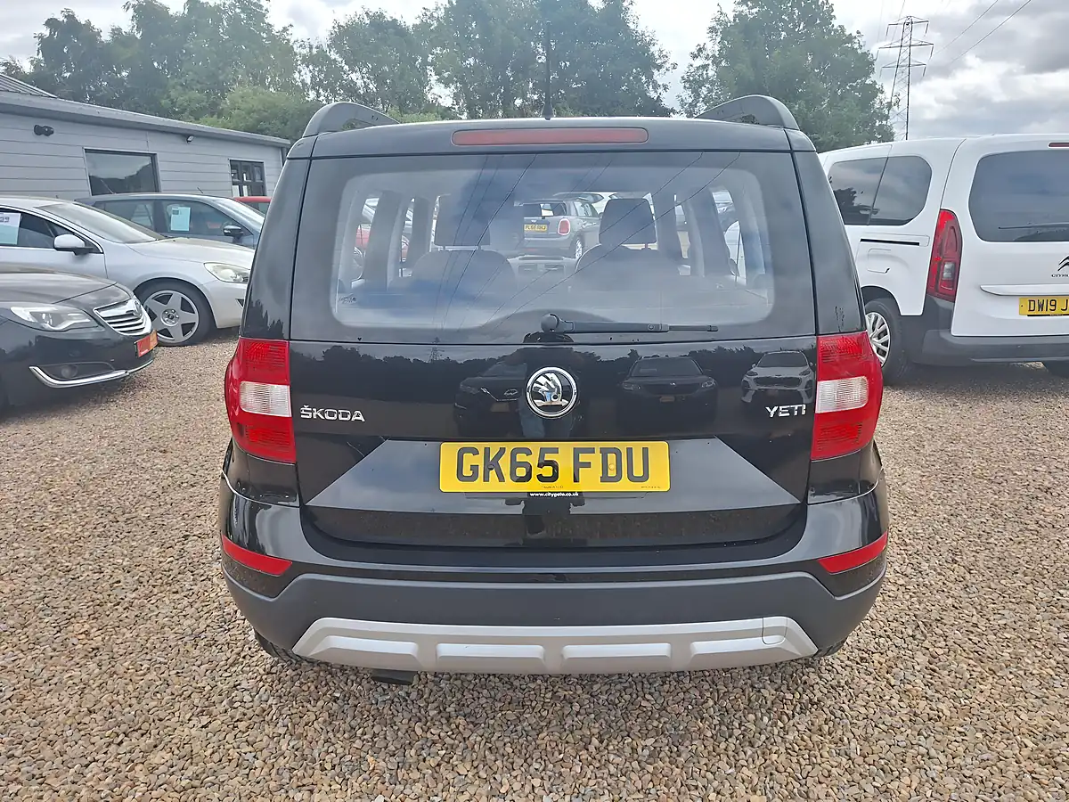 Used 2015 Skoda Yeti S Outdoor Black - Interior and Exterior details 8