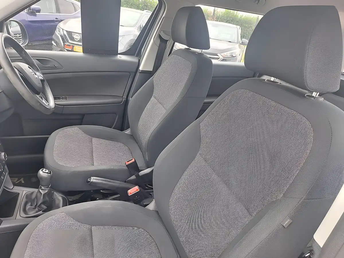 Used 2015 Skoda Yeti S Outdoor Black - Interior and Exterior details 9