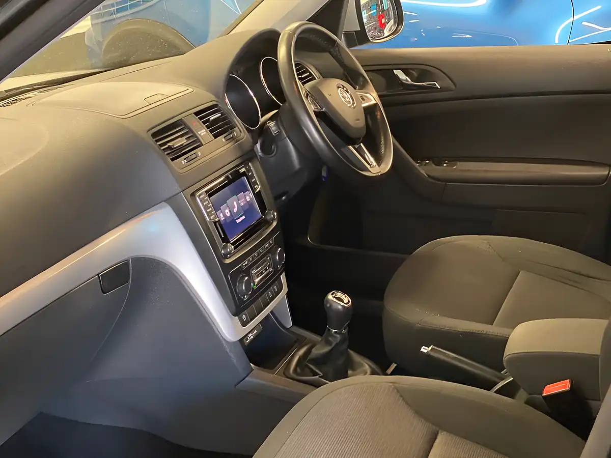 Used 2015 Skoda Yeti Se Business Outdoor Grey - Interior and Exterior details 10
