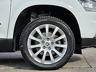 Used 2015 Skoda Yeti Se Business White - Interior and Exterior details 10