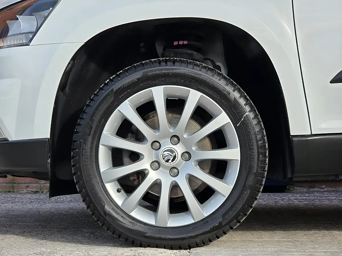 Used 2015 Skoda Yeti Se Business White - Interior and Exterior details 11