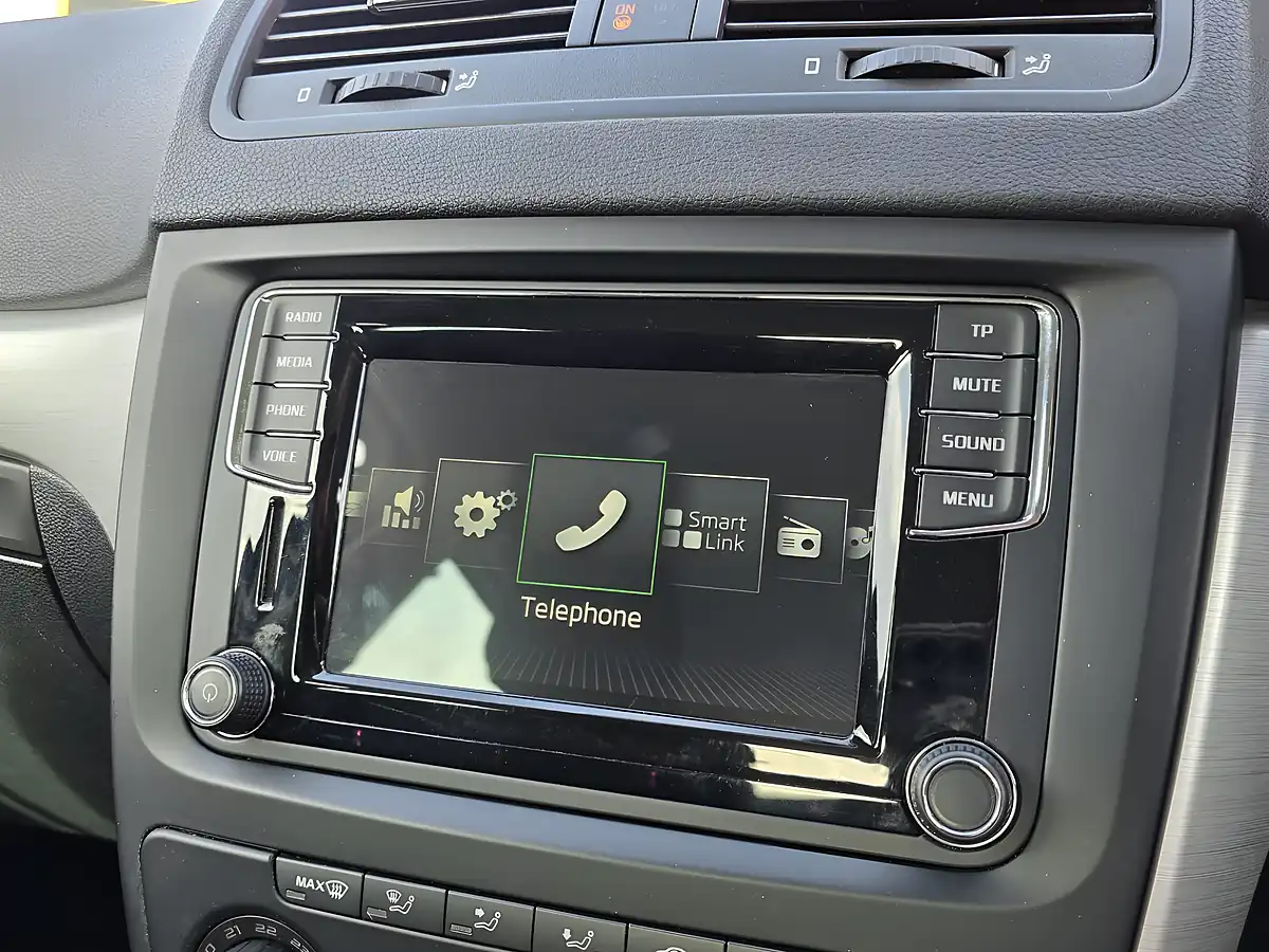 Used 2015 Skoda Yeti Se Business White - Interior and Exterior details 16