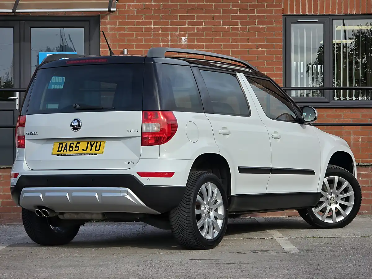 Used 2015 Skoda Yeti Se Business White - Interior and Exterior details 6