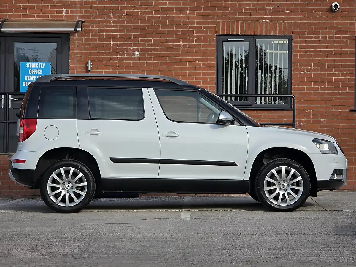Used 2015 Skoda Yeti Se Business White - Interior and Exterior details 7