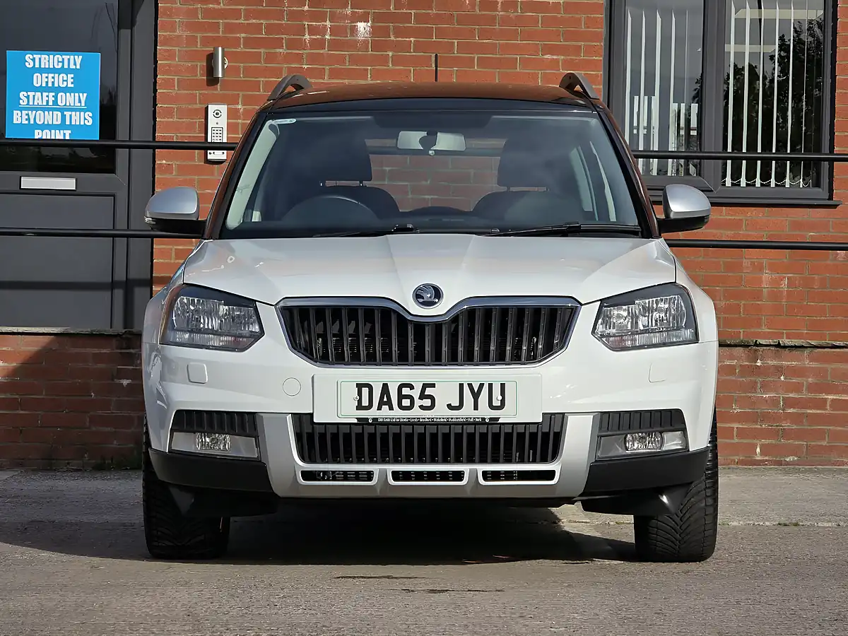 Used 2015 Skoda Yeti Se Business White - Interior and Exterior details 8