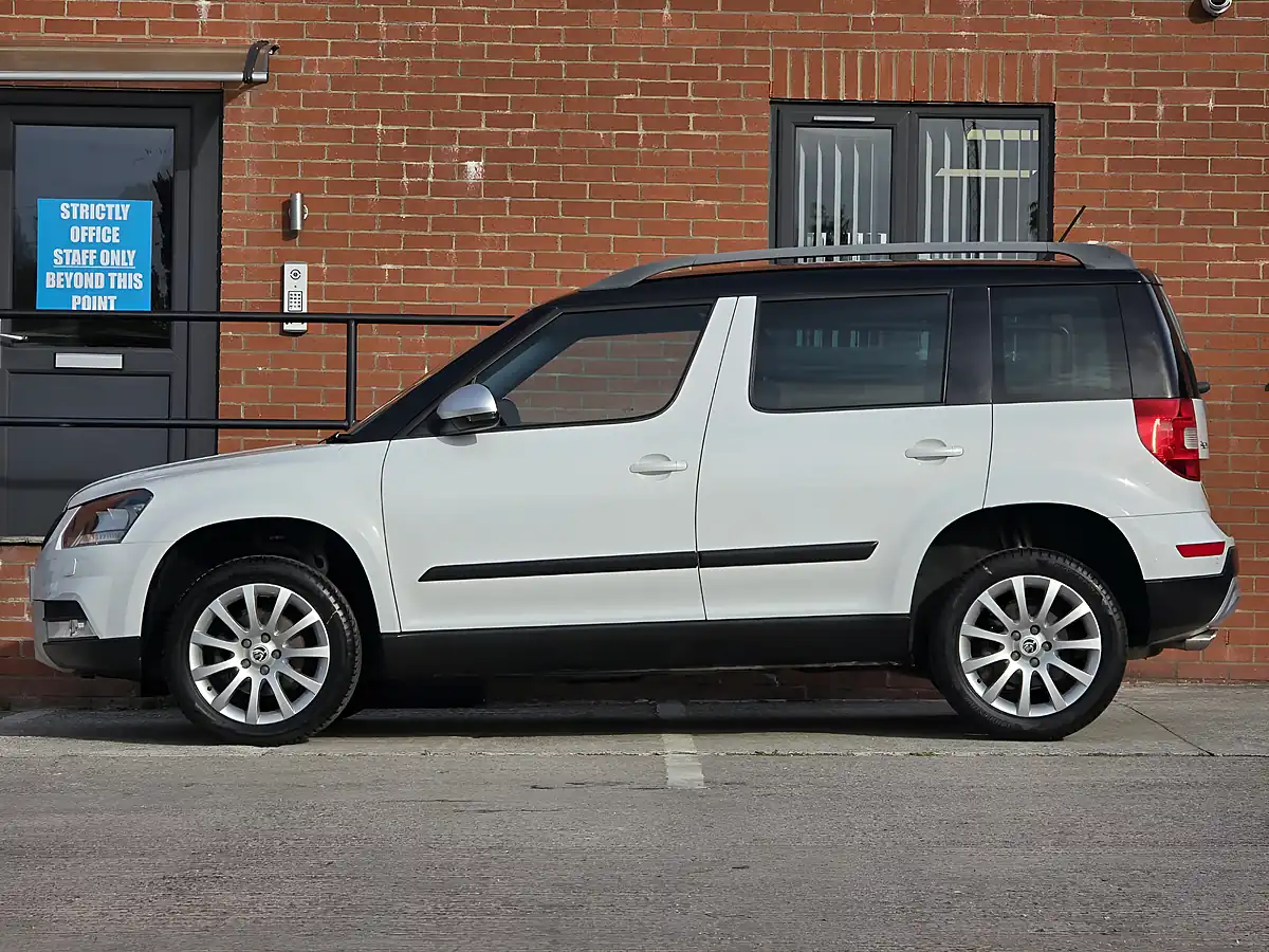 Used 2015 Skoda Yeti Se Business White - Interior and Exterior details 9