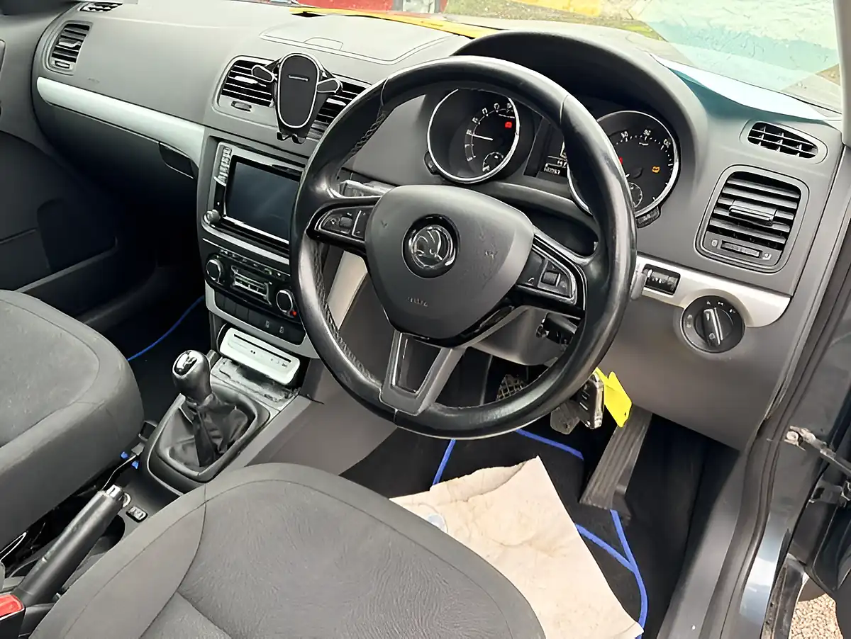 Used 2015 Skoda Yeti Se Grey - Interior and Exterior details 9
