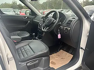 Used 2015 Skoda Yeti Se L Outdoor White - Interior and Exterior details 11