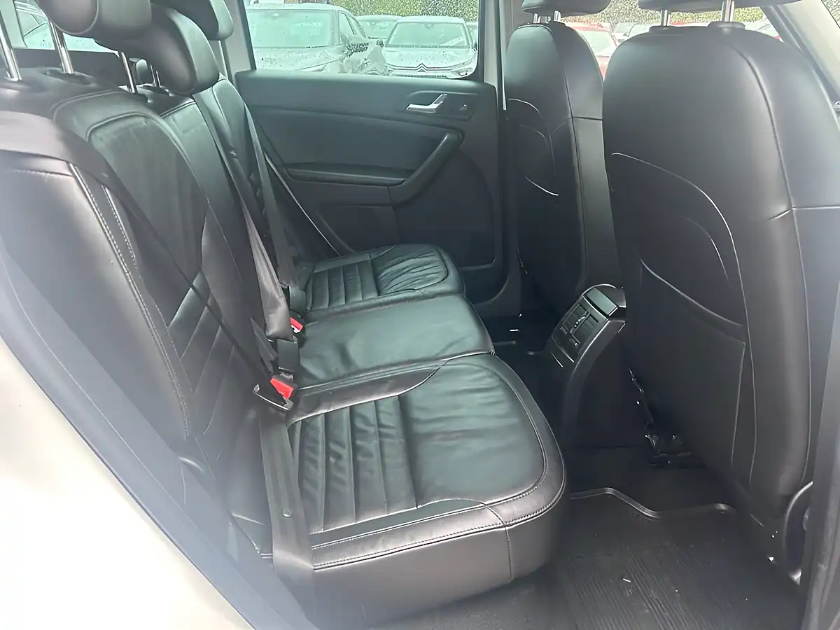 Used 2015 Skoda Yeti Se L Outdoor White - Interior and Exterior details 12