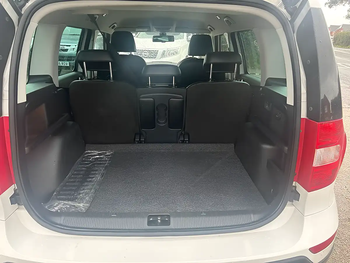 Used 2015 Skoda Yeti Se L Outdoor White - Interior and Exterior details 14