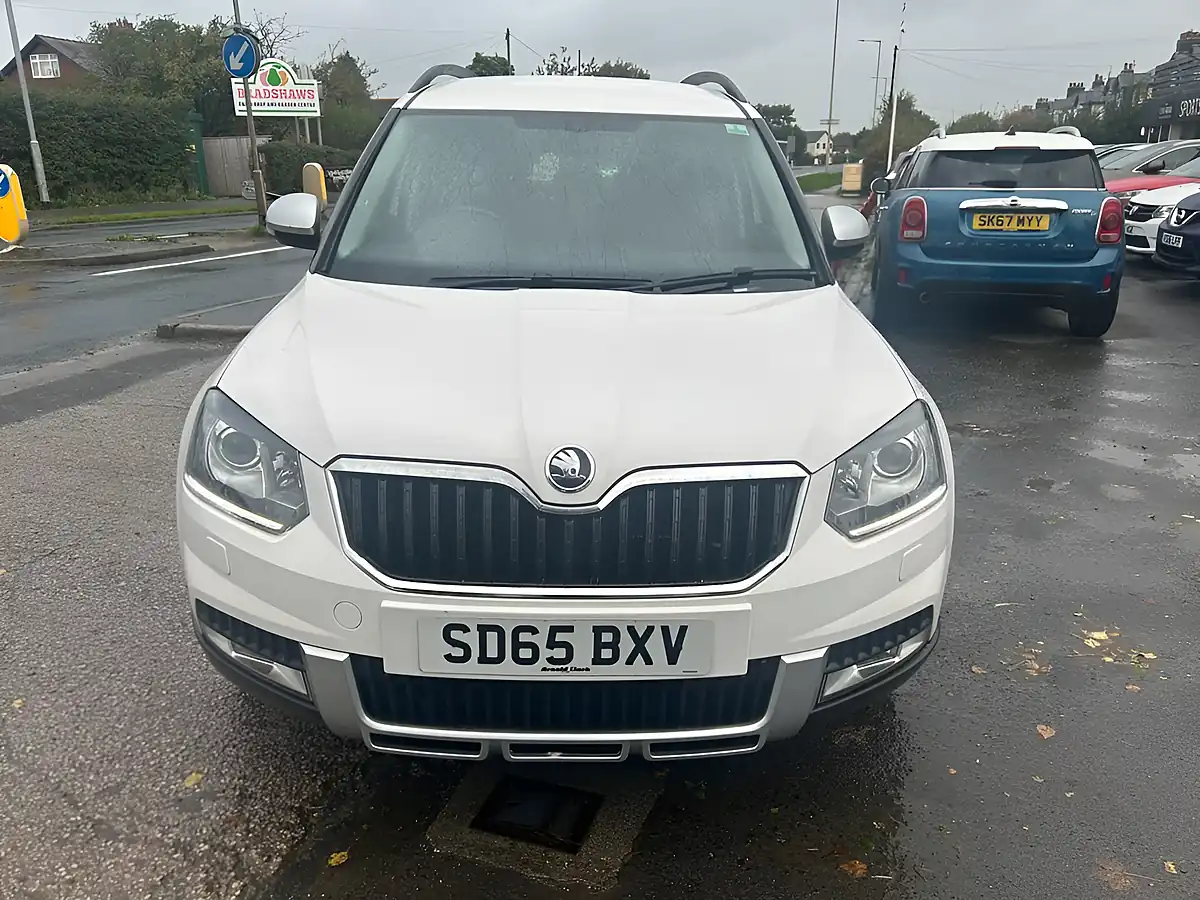 Used 2015 Skoda Yeti Se L Outdoor White - Interior and Exterior details 16