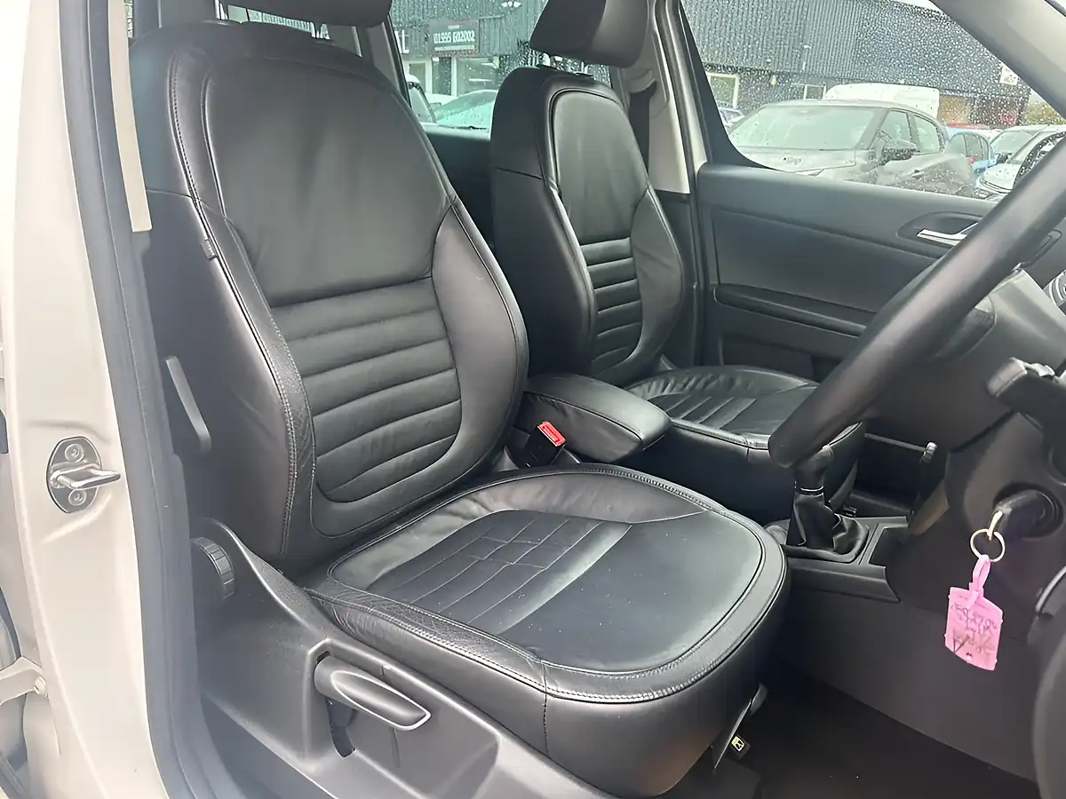 Used 2015 Skoda Yeti Se L Outdoor White - Interior and Exterior details 2