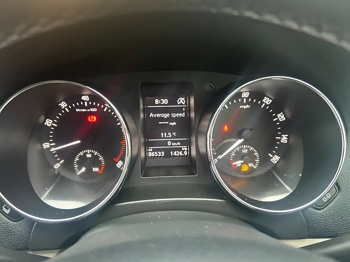 Used 2015 Skoda Yeti Se L Outdoor White - Interior and Exterior details 3