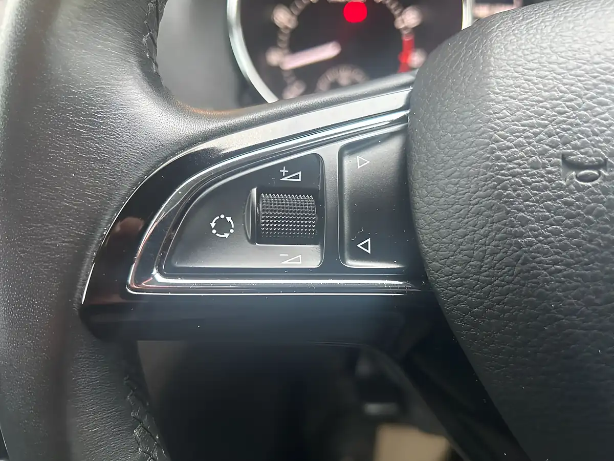 Used 2015 Skoda Yeti Se L Outdoor White - Interior and Exterior details 4