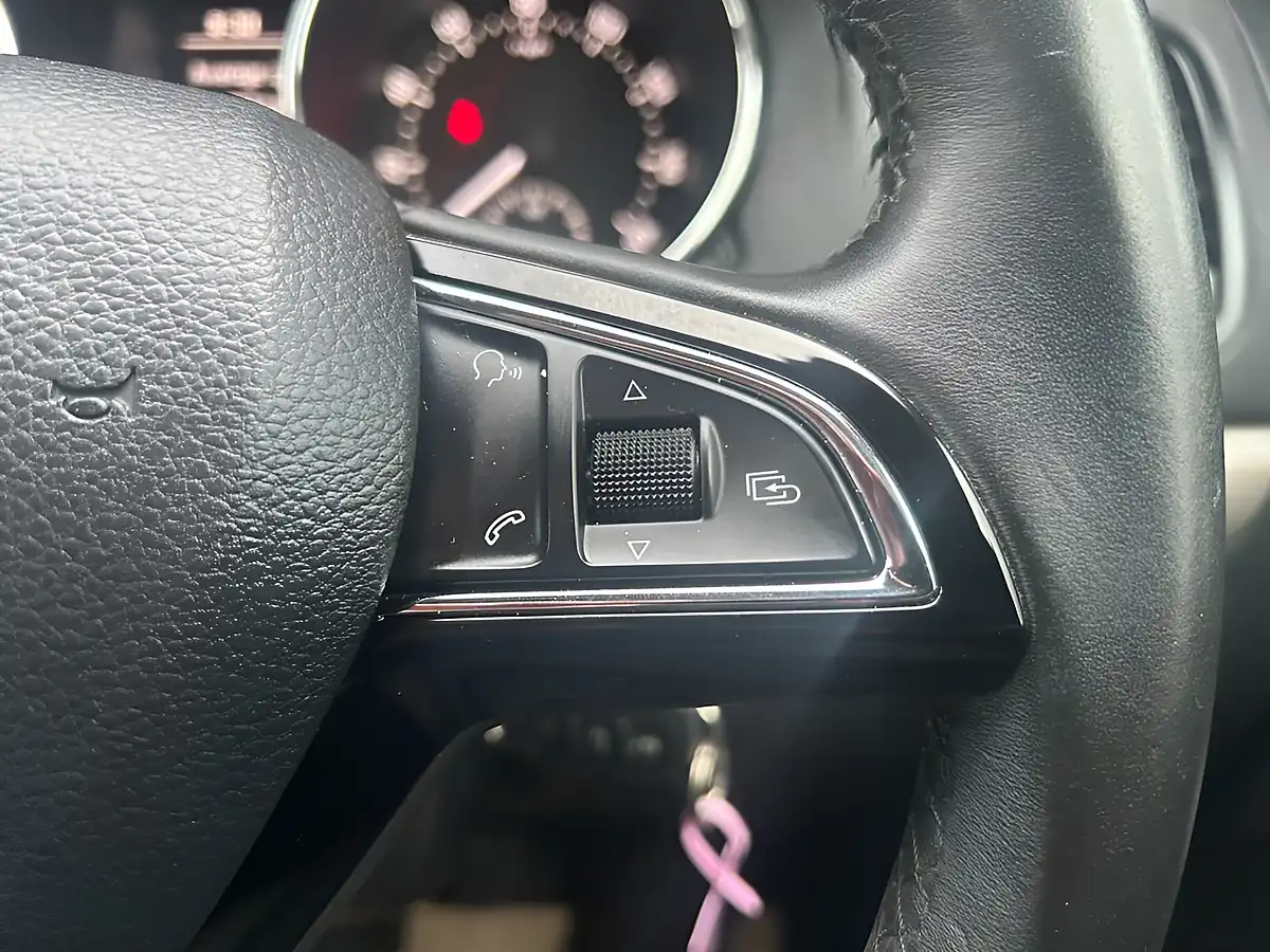 Used 2015 Skoda Yeti Se L Outdoor White - Interior and Exterior details 5