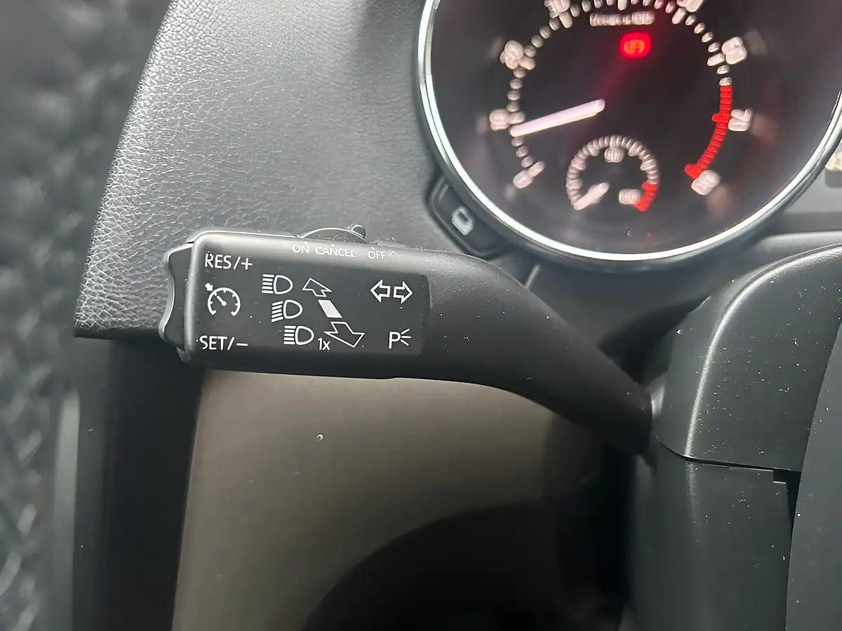 Used 2015 Skoda Yeti Se L Outdoor White - Interior and Exterior details 6