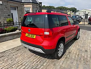 Used 2015 Skoda Yeti Se Outdoor Corrida Red - Interior and Exterior details 10