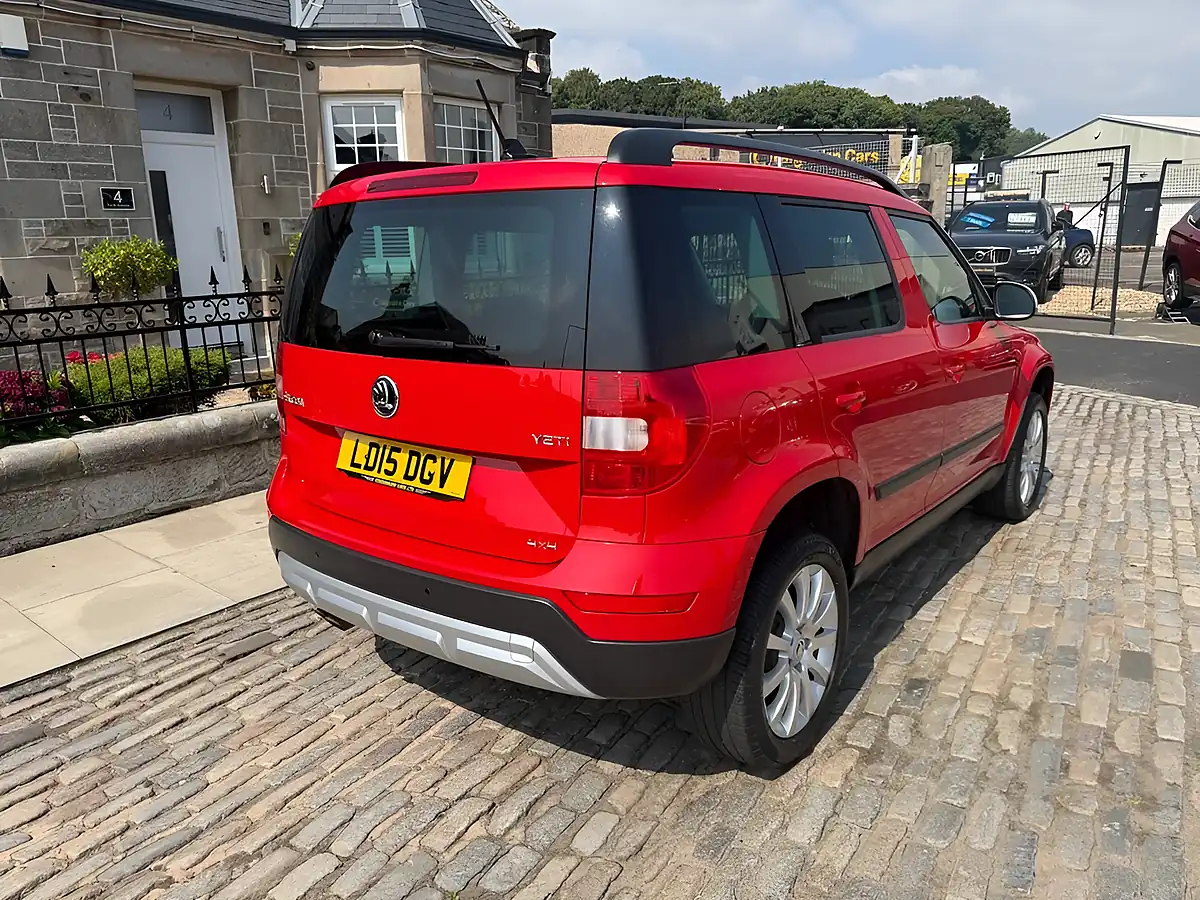 Used 2015 Skoda Yeti Se Outdoor Corrida Red - Interior and Exterior details 10