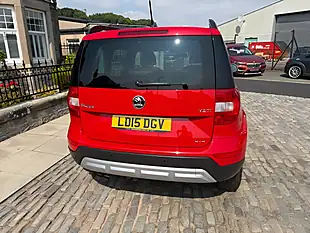 Used 2015 Skoda Yeti Se Outdoor Corrida Red - Interior and Exterior details 12