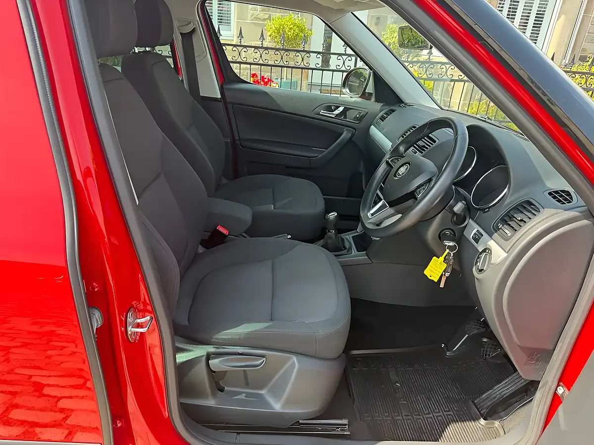 Used 2015 Skoda Yeti Se Outdoor Corrida Red - Interior and Exterior details 2