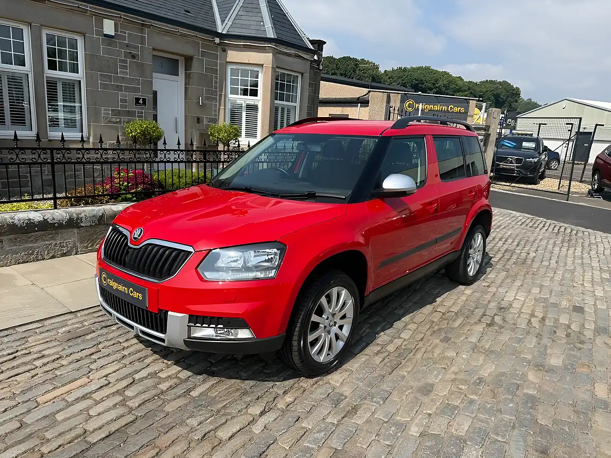 Used 2015 Skoda Yeti Se Outdoor Corrida Red - Interior and Exterior details 3