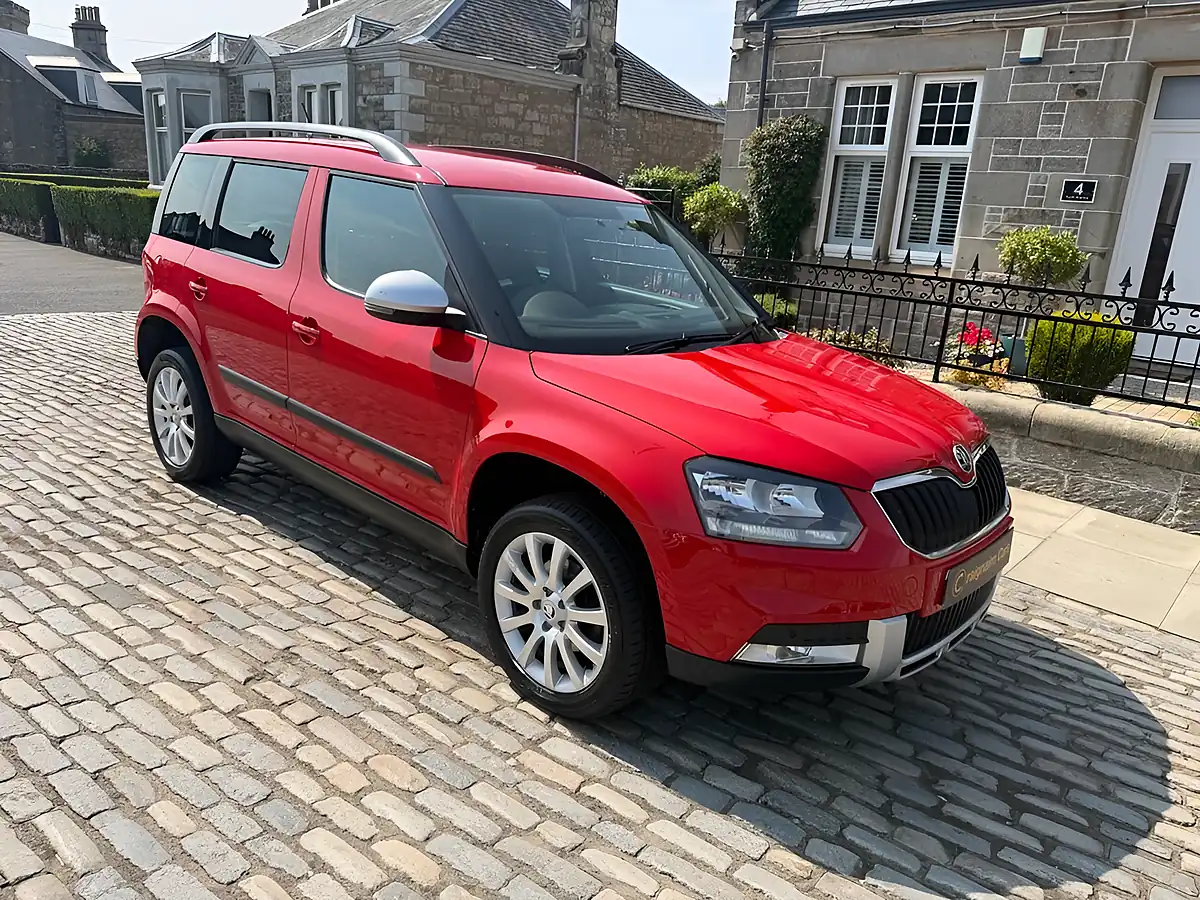 Used 2015 Skoda Yeti Se Outdoor Corrida Red - Interior and Exterior details 4