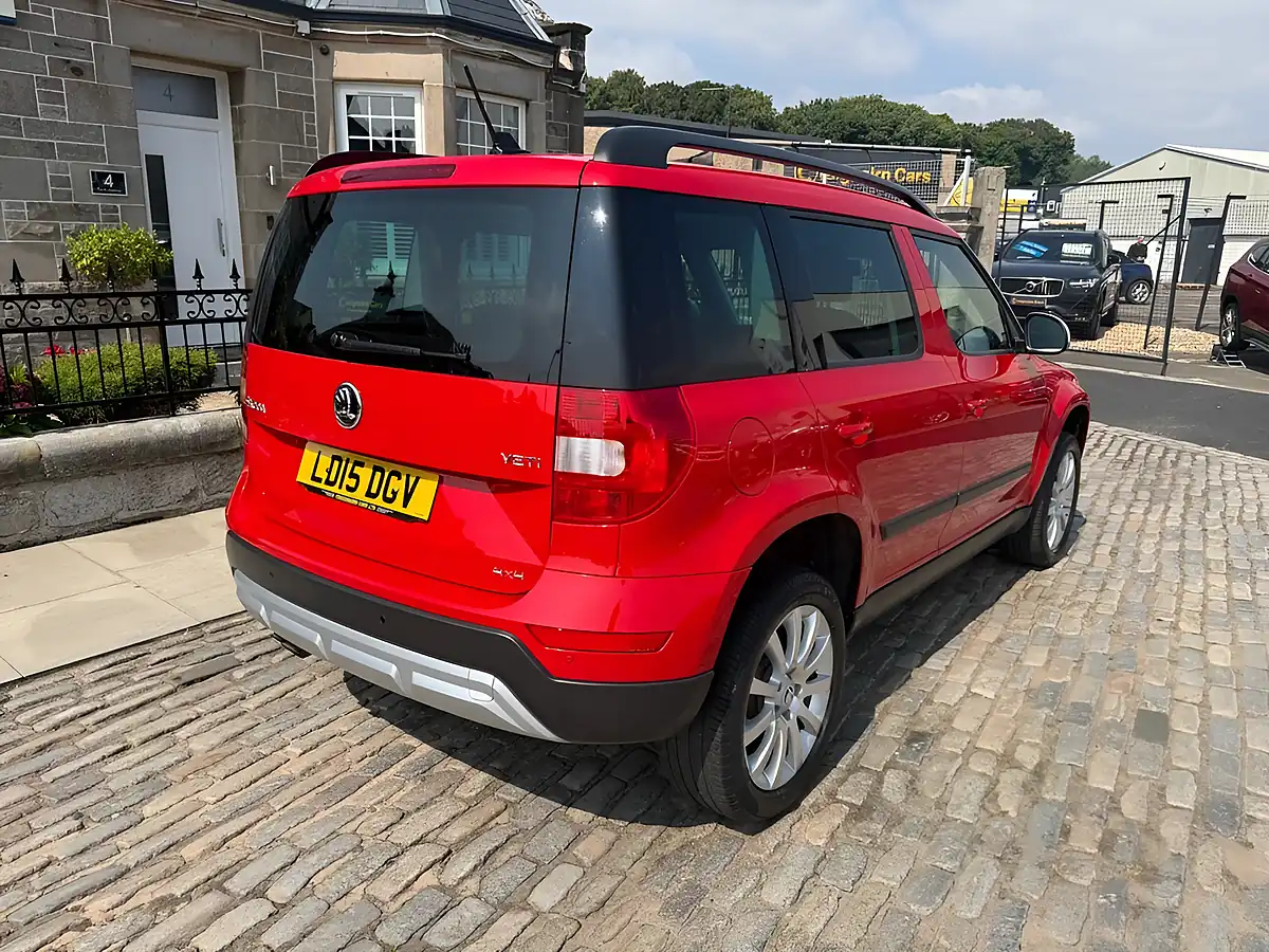 Used 2015 Skoda Yeti Se Outdoor Corrida Red - Interior and Exterior details 6