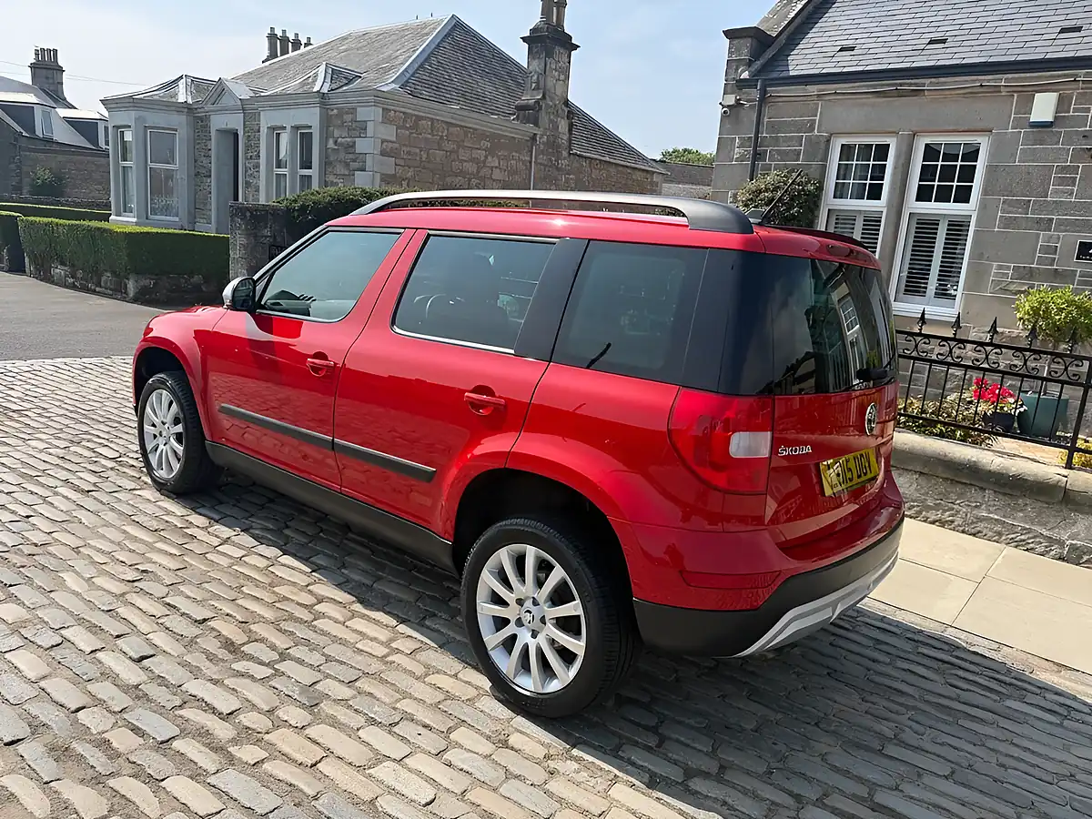 Used 2015 Skoda Yeti Se Outdoor Corrida Red - Interior and Exterior details 7