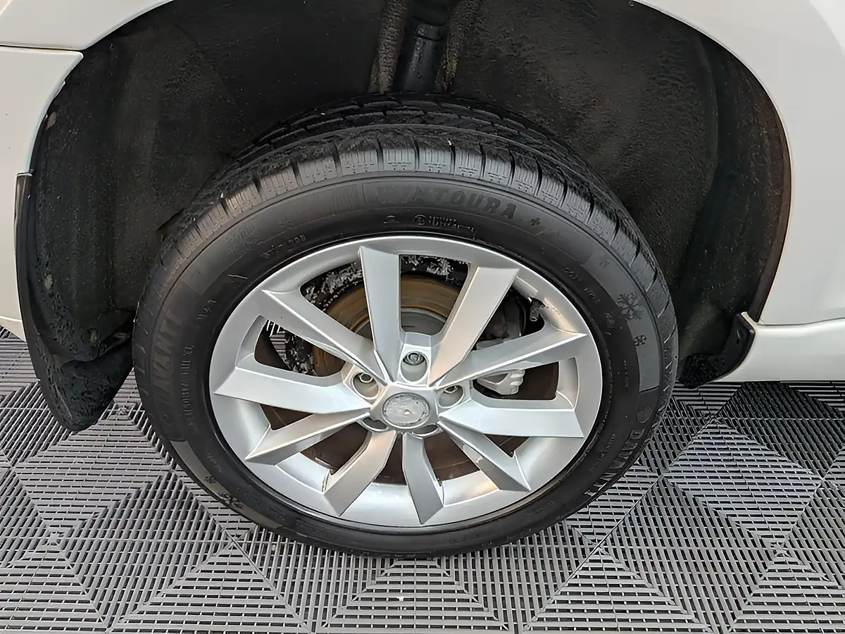 Used 2015 Skoda Yeti Se White - Interior and Exterior details 10