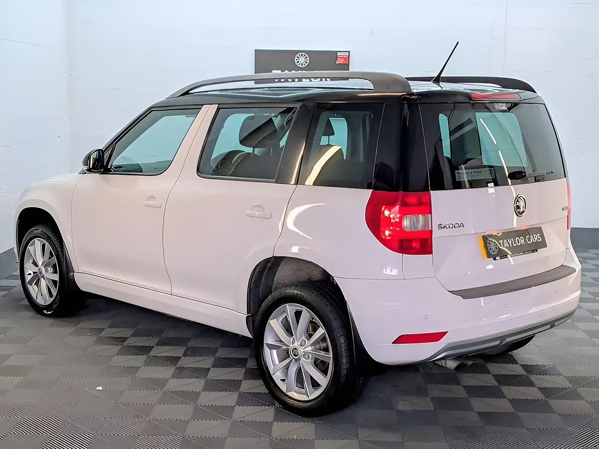 Used 2015 Skoda Yeti Se White - Interior and Exterior details 8