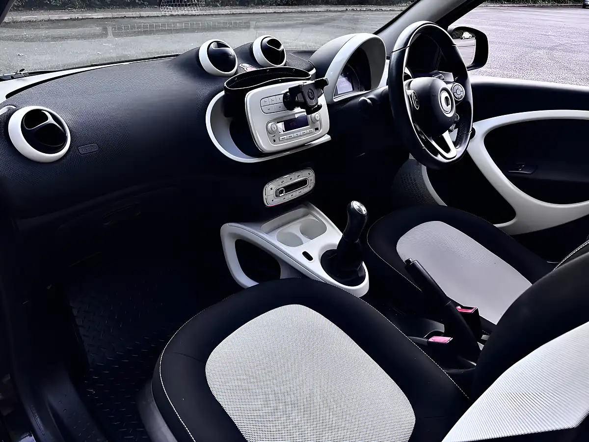 Used 2015 Smart Forfour Passion Black - Interior and Exterior details 11