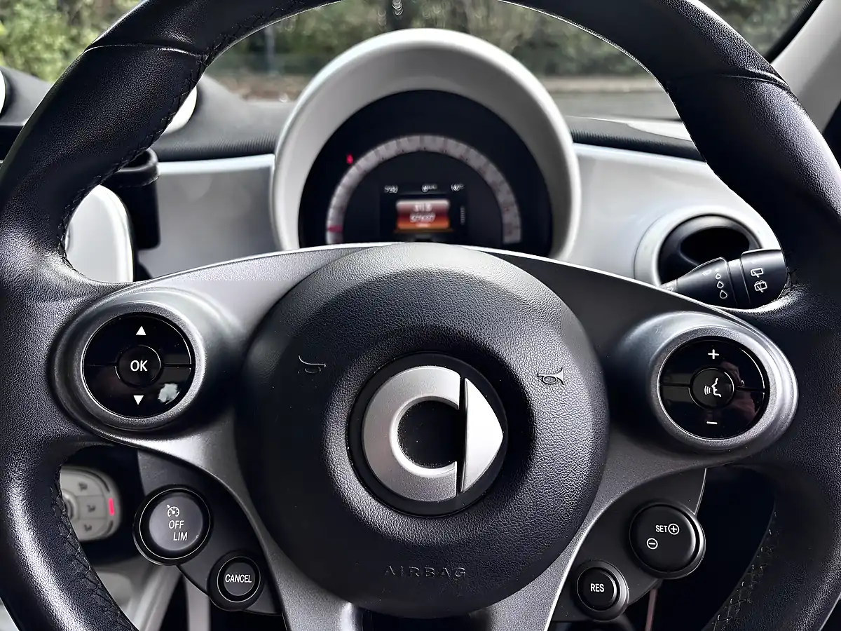 Used 2015 Smart Forfour Passion Black - Interior and Exterior details 13