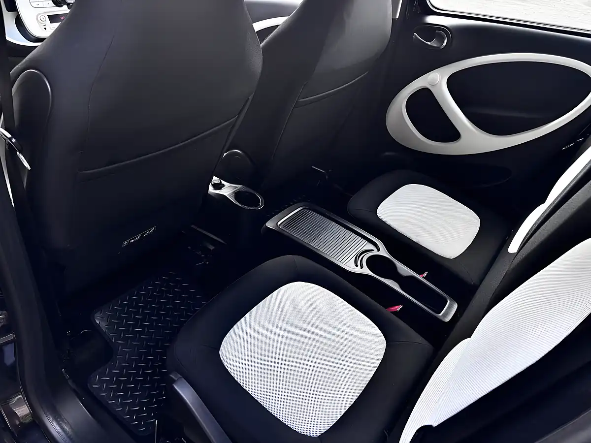 Used 2015 Smart Forfour Passion Black - Interior and Exterior details 14