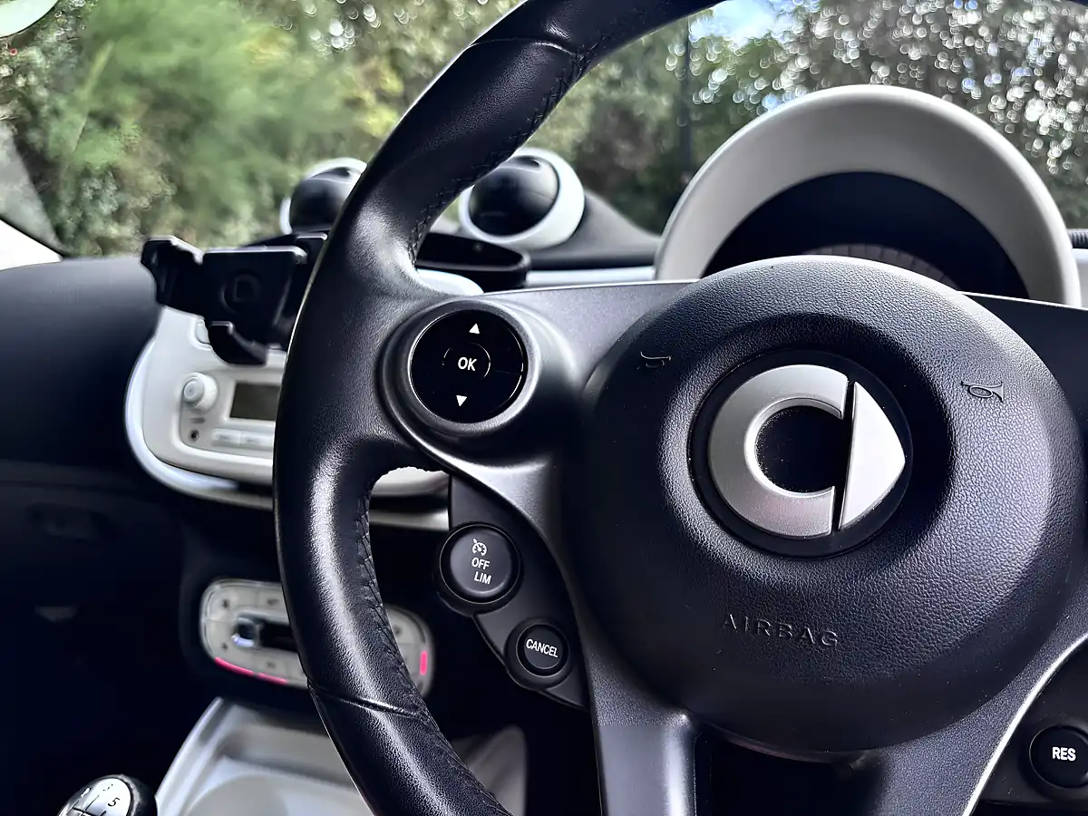 Used 2015 Smart Forfour Passion Black - Interior and Exterior details 16