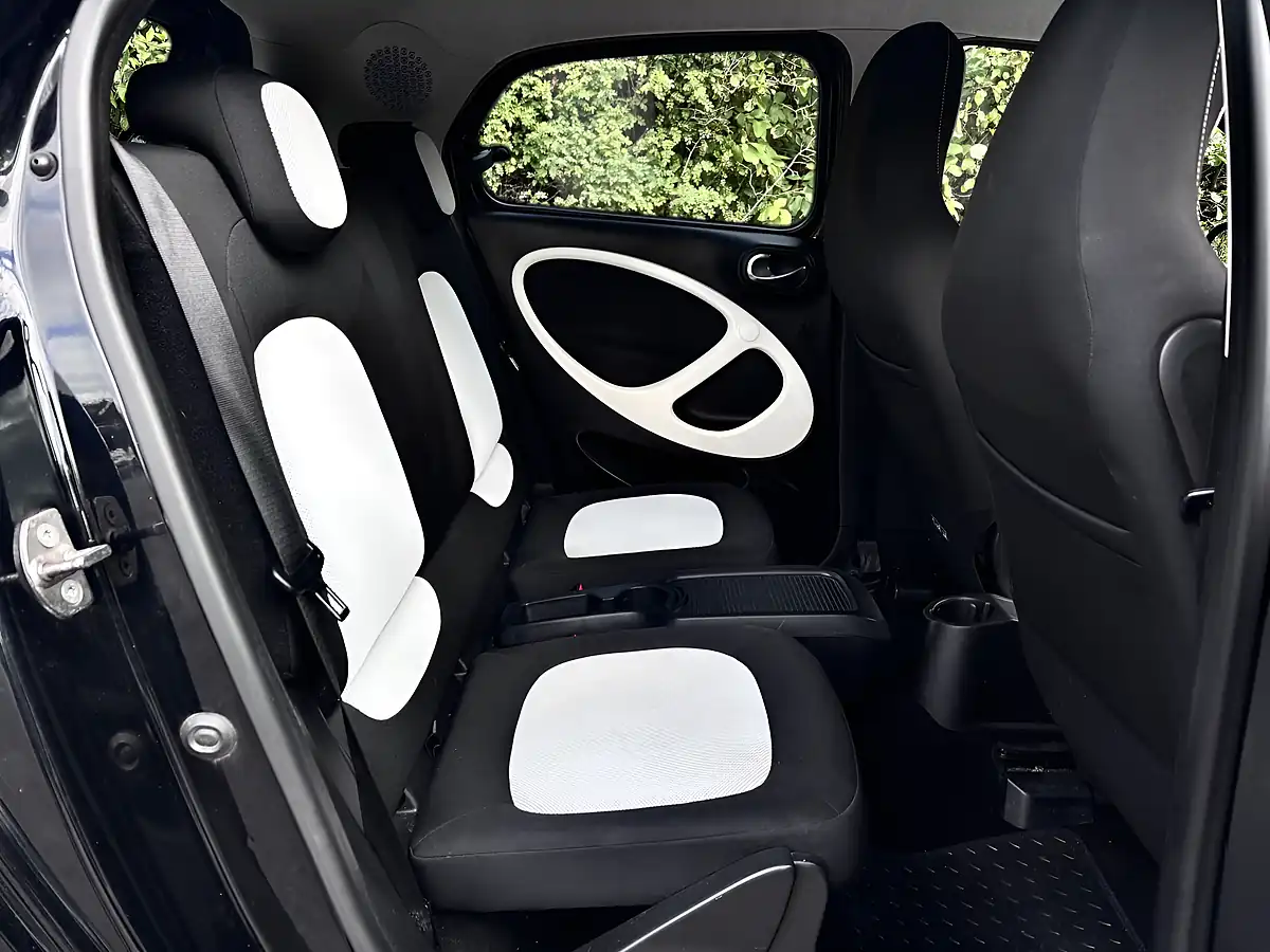 Used 2015 Smart Forfour Passion Black - Interior and Exterior details 17