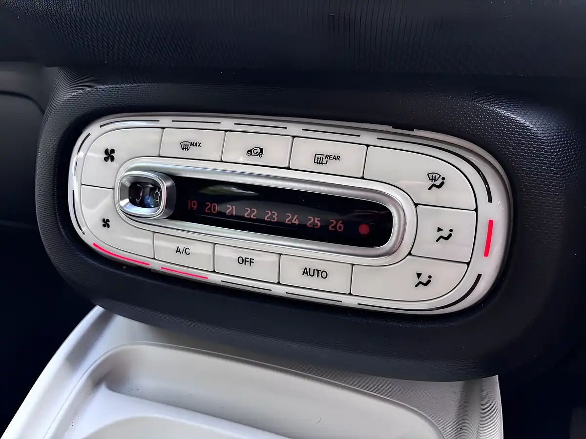Used 2015 Smart Forfour Passion Black - Interior and Exterior details 19