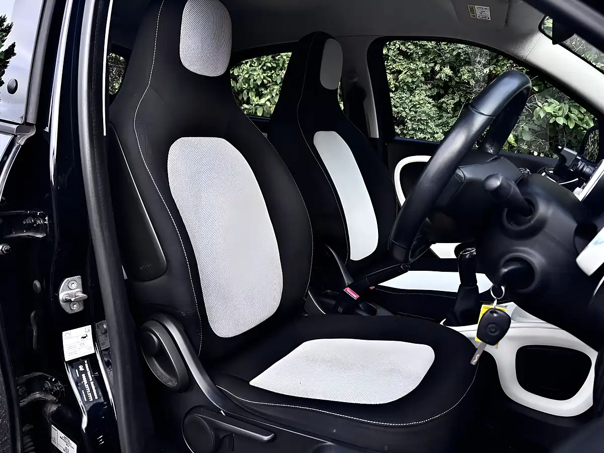 Used 2015 Smart Forfour Passion Black - Interior and Exterior details 2