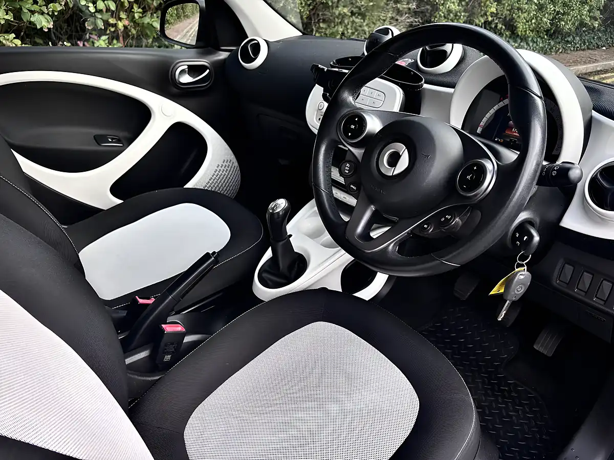 Used 2015 Smart Forfour Passion Black - Interior and Exterior details 3