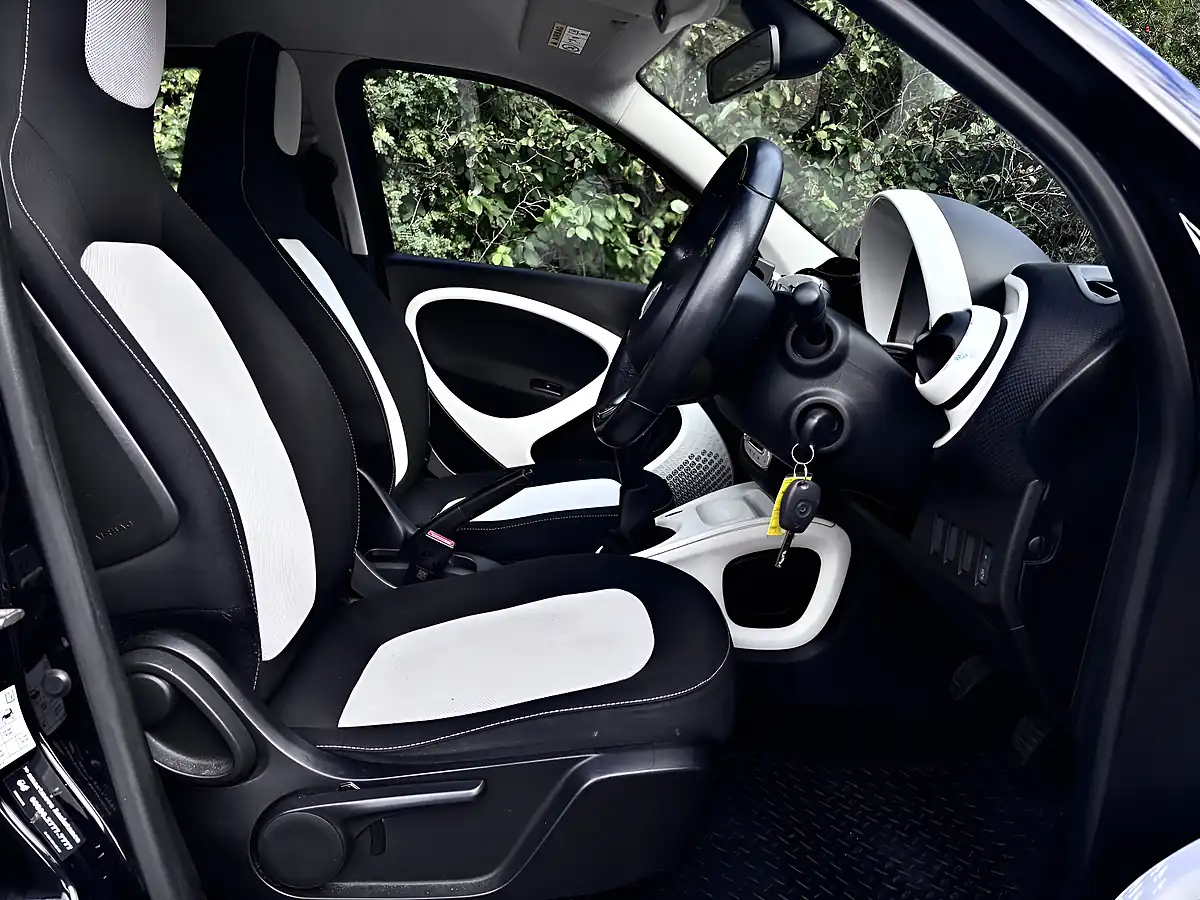 Used 2015 Smart Forfour Passion Black - Interior and Exterior details 9