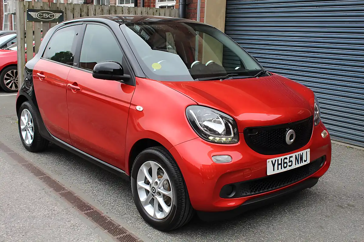 Used 2015 Smart Forfour Passion Red - Front View