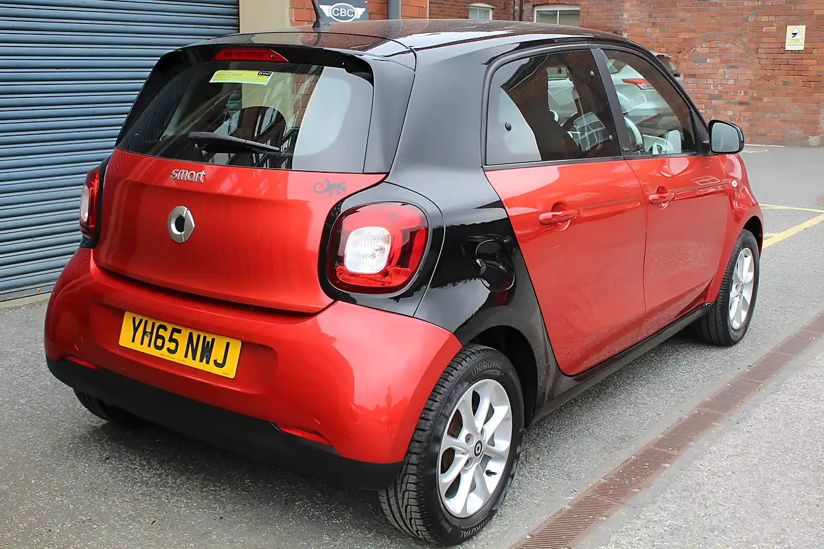 Used 2015 Smart Forfour Passion Red - Interior and Exterior details 10