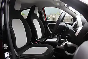 Used 2015 Smart Forfour Passion Red - Interior and Exterior details 12