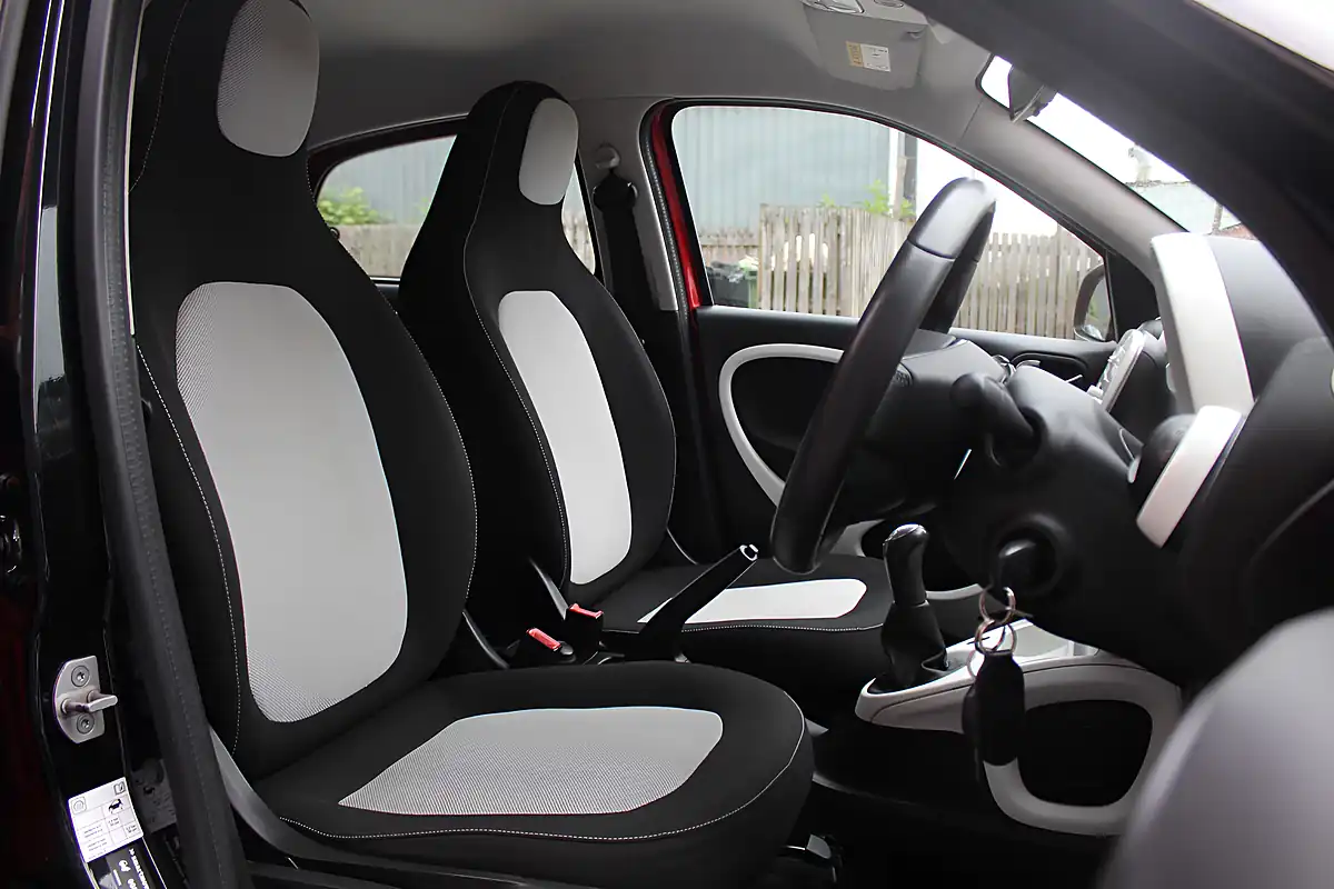 Used 2015 Smart Forfour Passion Red - Interior and Exterior details 12